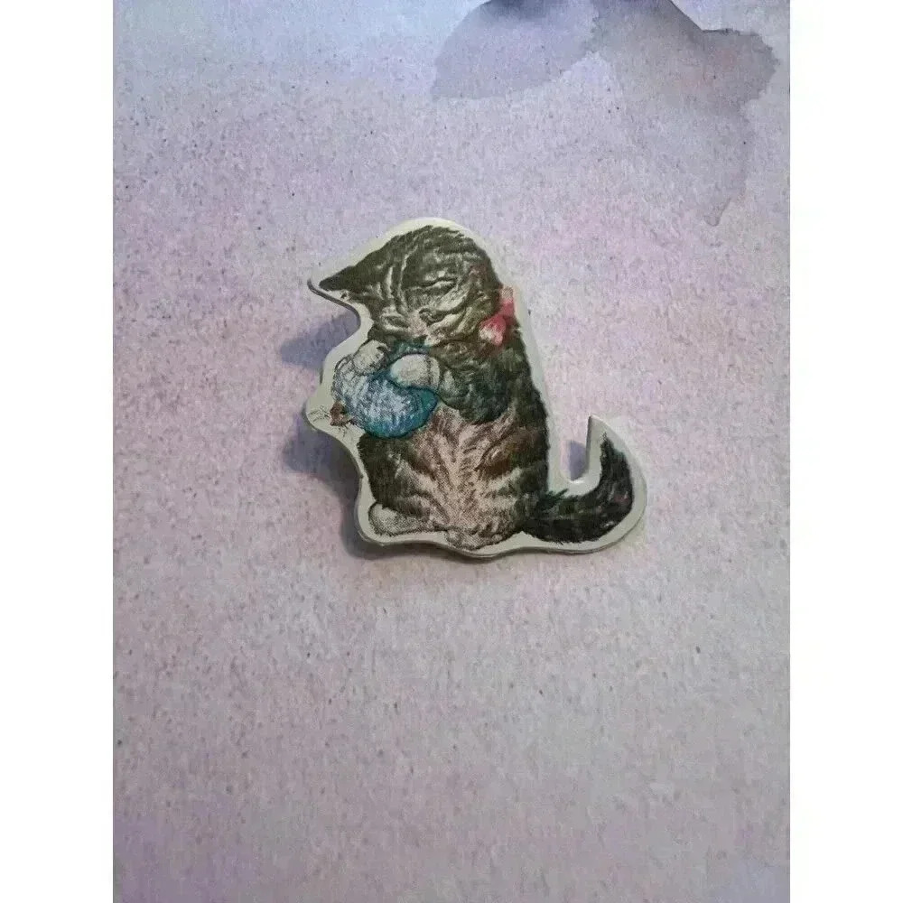 Cat with Yarn Pin